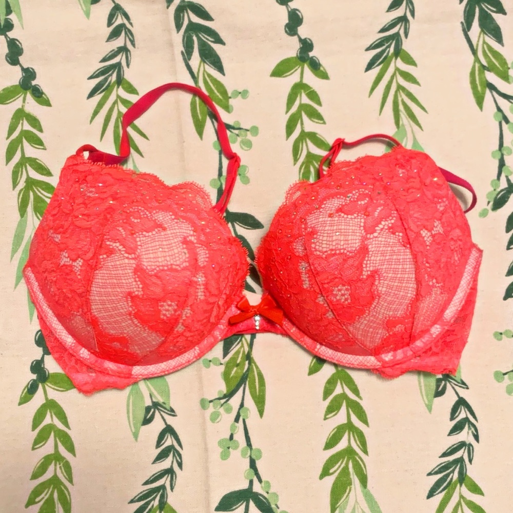 Victoria’s Secret Pink Bombshell Push-up Bra 34c
